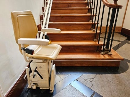 Comment choisir un monte-escalier adapté à votre intérieur ?