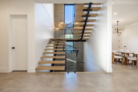 Monte-escalier tournant, quelle solution pour vos escaliers en colimaçon ?