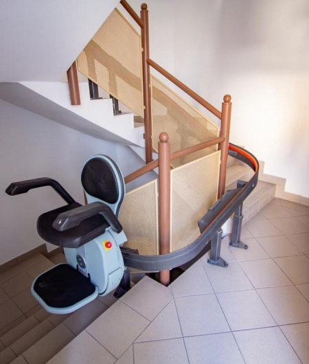 Entretien du monte-escalier &agrave; Dizy : garantir performance et s&eacute;curit&eacute;